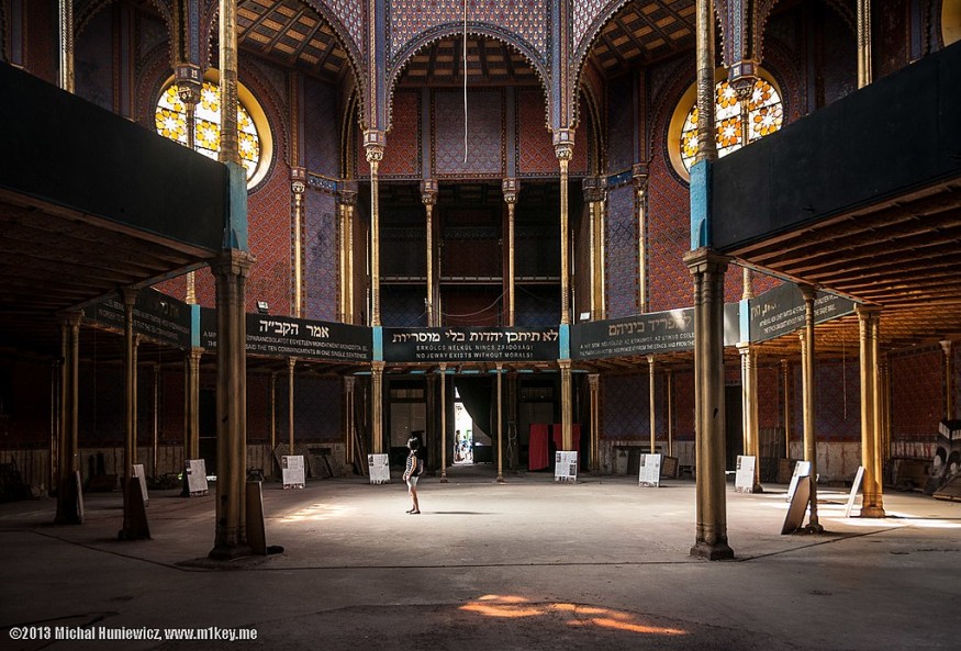 La synagogue de la rue Rumbach à Budapest, Michal Huniewicz, CC BY 3.0 <https://creativecommons.org/licenses/by/3.0>, via Wikimedia Commons