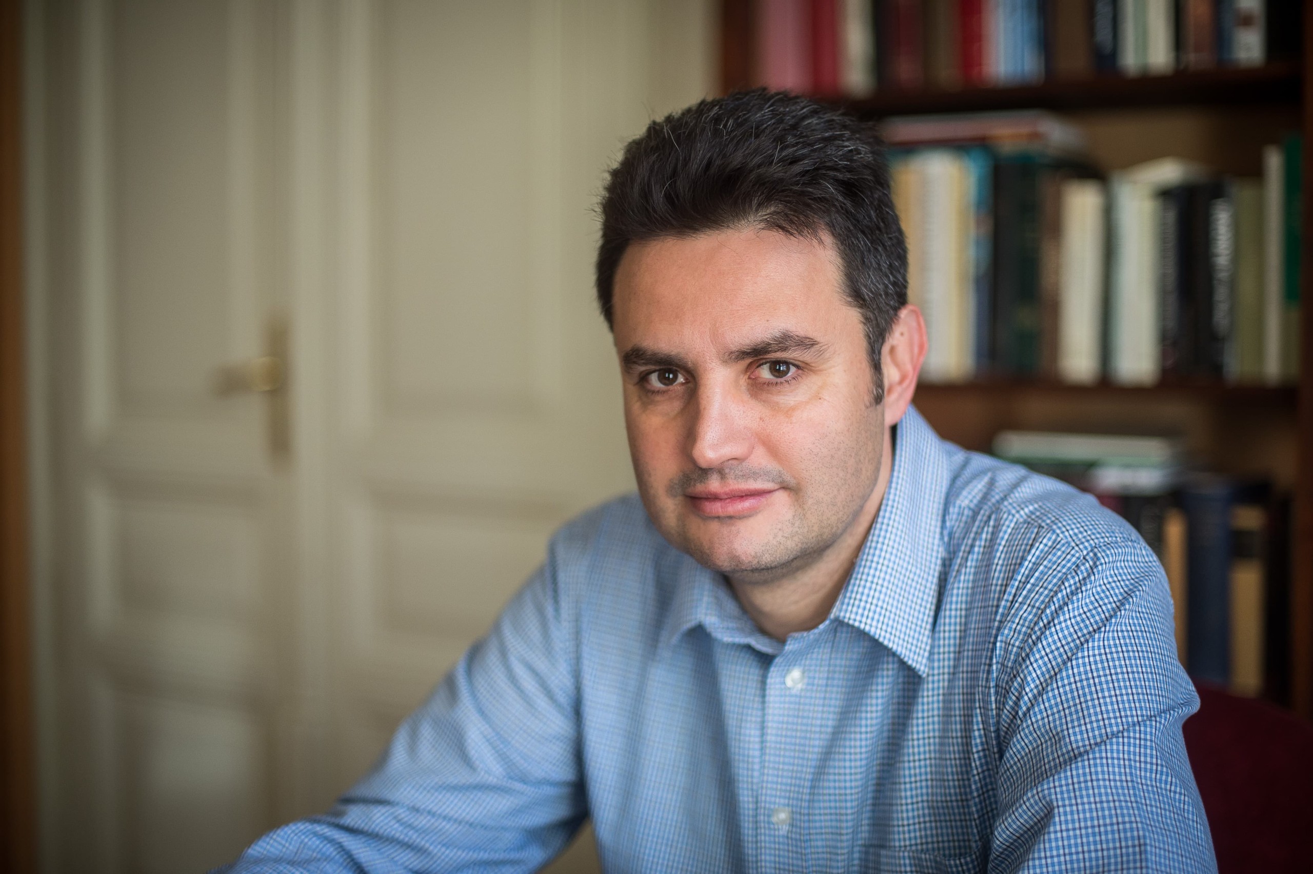 Péter Márki-Zay en 2018, Draskovics Ádám (www.adamdraskovics.hu), CC BY 4.0 <https://creativecommons.org/licenses/by/4.0>, via Wikimedia Commons