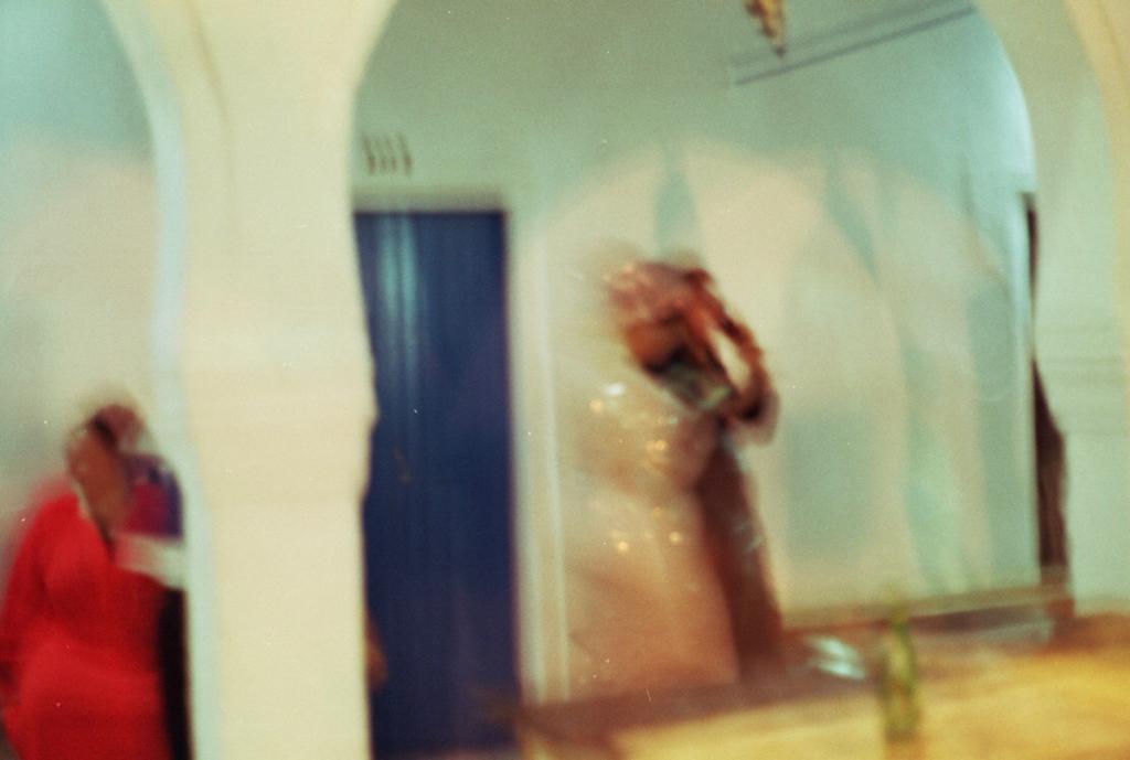 Femmes dans le fondouk, La Ghriba, Djerba - Cléo Cohen 2022