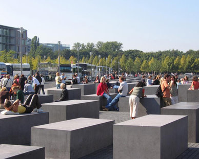Allemagne, la mémoire dans les limbes. Entretien avec Julia Christ.