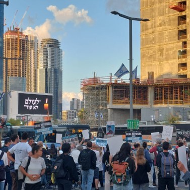 Des manifestants bloquent la route