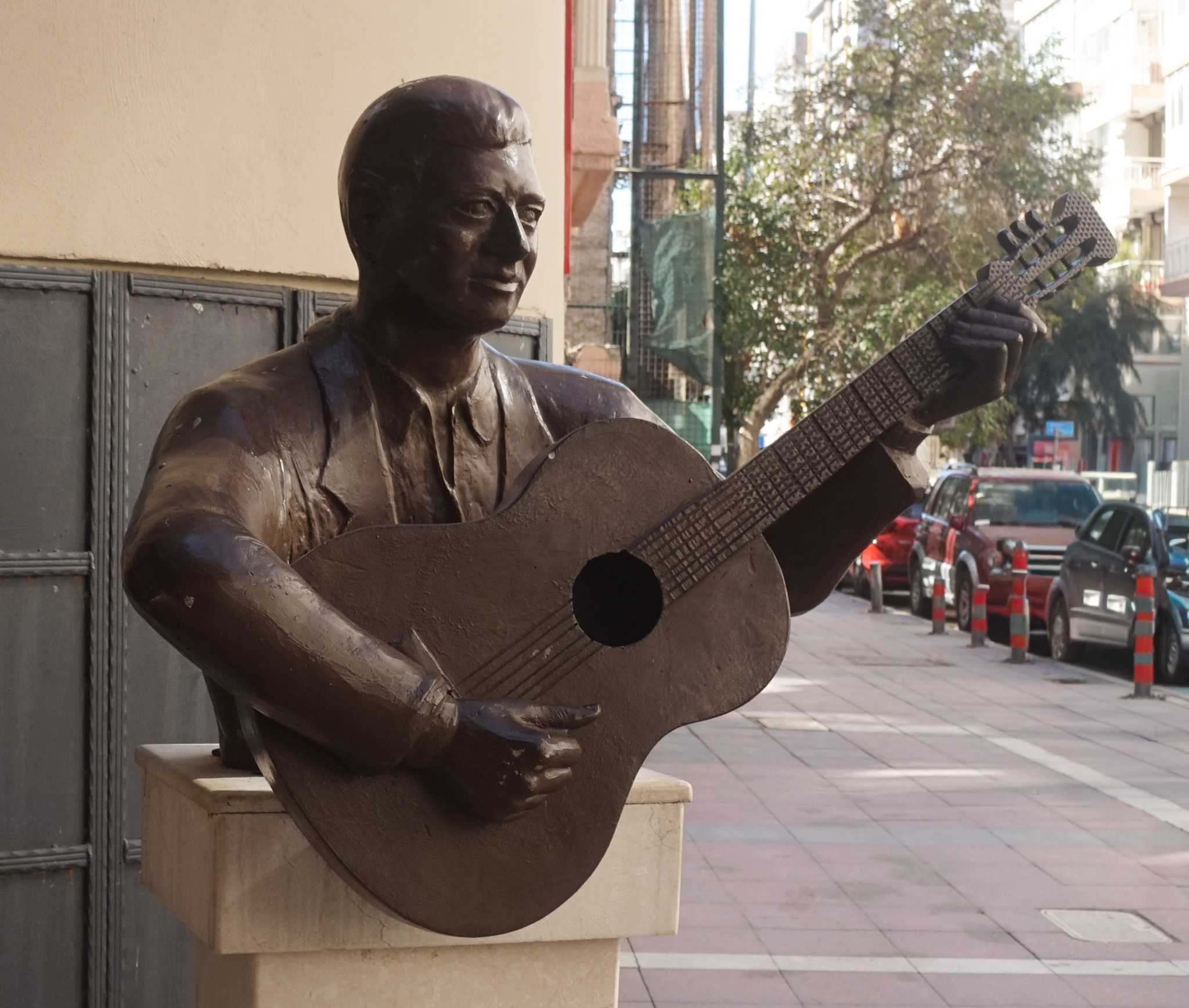 Buste d'Enrico Macias à Izmir Cc Camille Scali