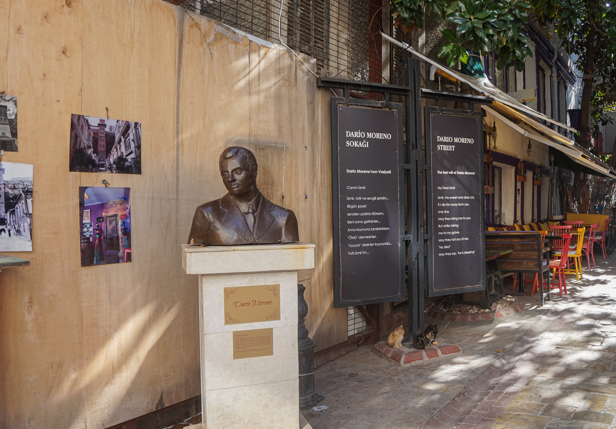 Buste de Dario Moreno à Izmir Cc Camille Scali