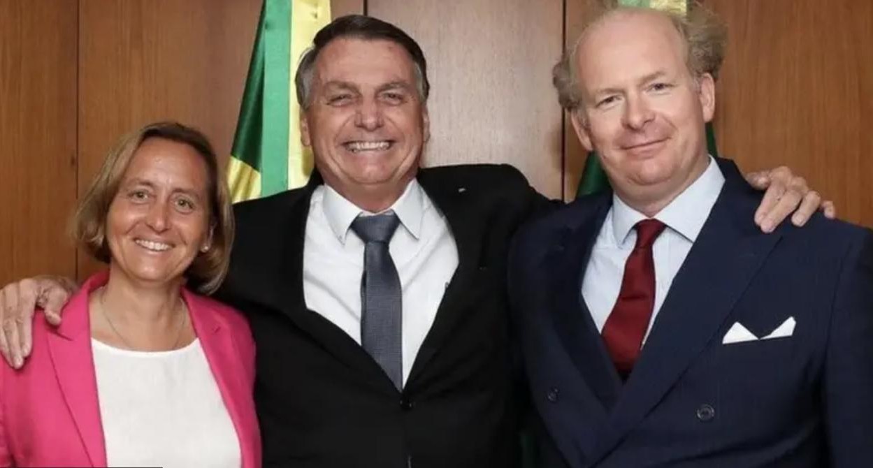 Bolsonaro avec la députée de l’AfD, Beatrix von Storch, petite-fille de Lutz Graf Schwer, ministre des Finances d’Hitler.
