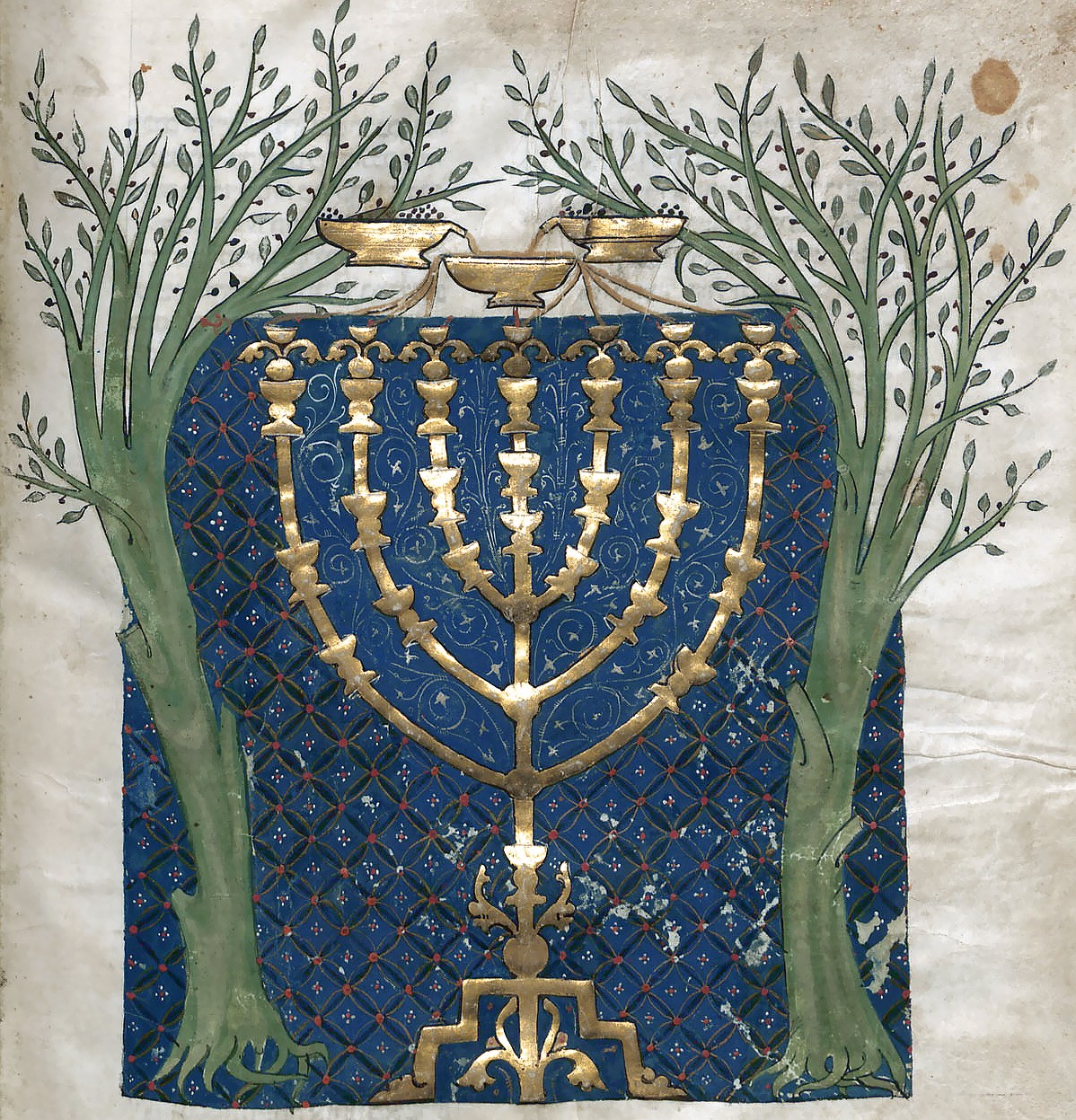 Illustration médiévale représentant une grande menorah dorée à sept branches sur fond bleu ornementé, encadrée par deux arbres verts évoquant des oliviers, avec trois coupes dorées suspendues au-dessus.