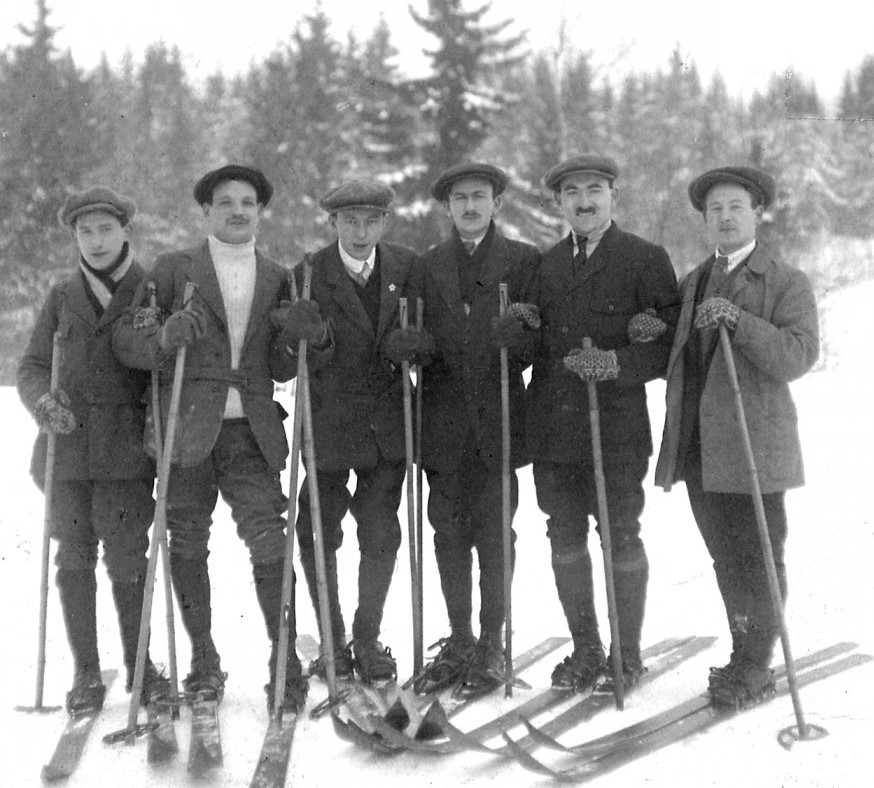 A group of Jewish friends skiing in Oslo. 4 were deported and did not return - Collection of the Jewish Museum in Oslo.