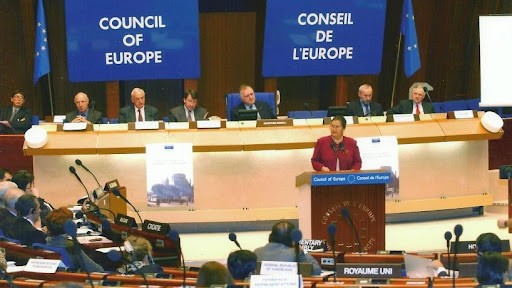 Simone Veil addresses the conference Teaching about the Holocaust and Artistic Creation , Strasbourg 17-19 October 2002