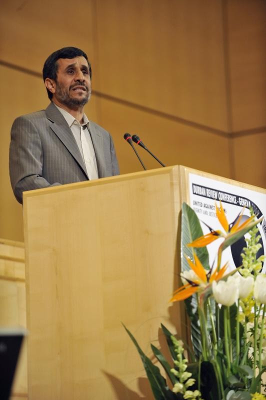 Mahmoud Ahmadinejad, président de la République islamique d'Iran, seul chef d'état à s'exprimer lors du segment de haut niveau de la conférence d'examen de Durban, à Genève en 2008.